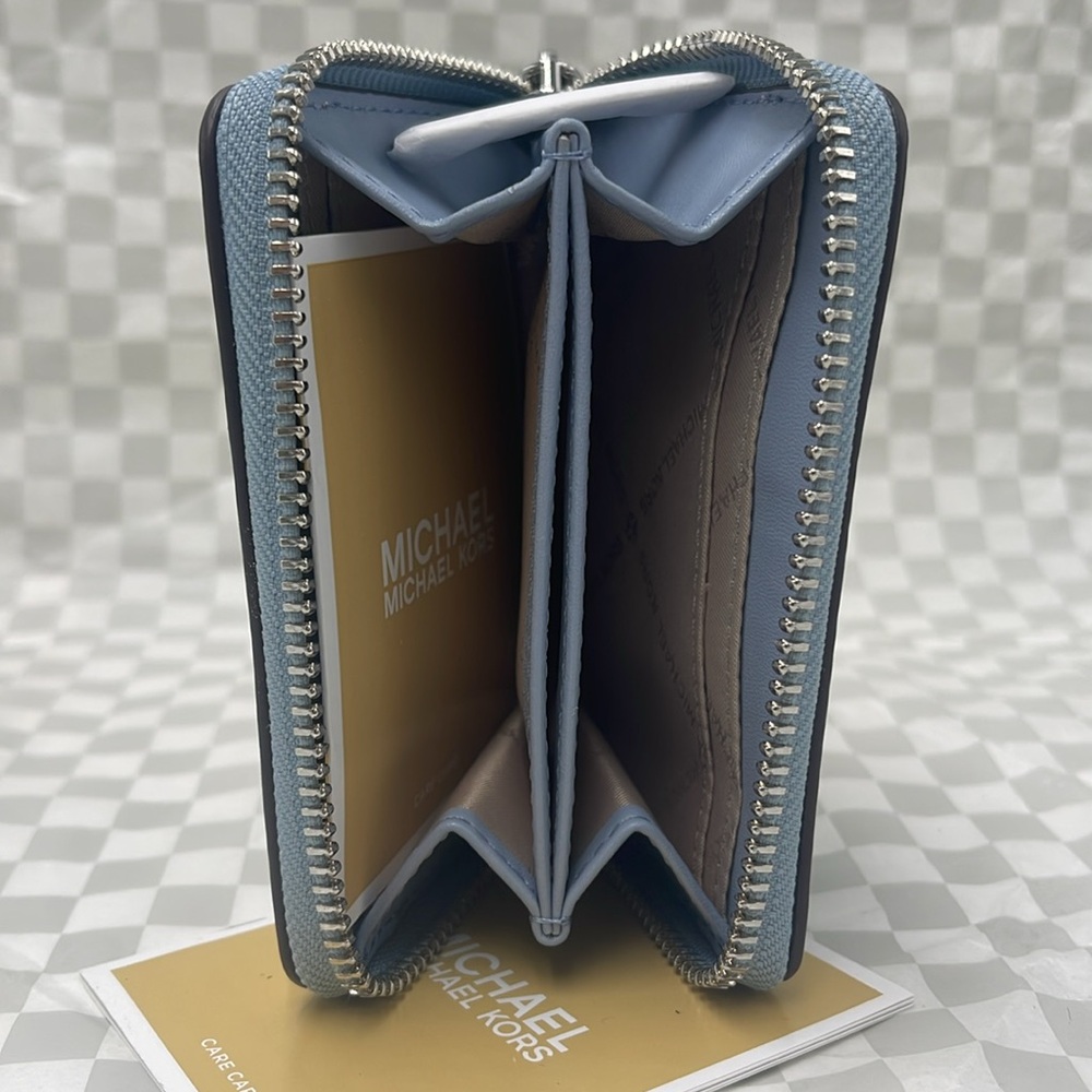 Michael Kors Jet Set Travel Md Zip Around Color-Block Wallet Card Case
Pale Bl - Picture 6 of 12